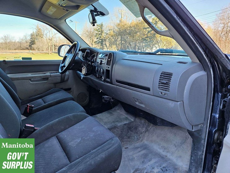 2012-chevrolet-silverado-2500hd-image-32