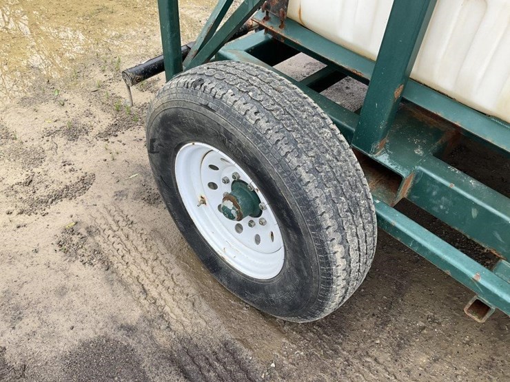 pbm-14'-400g-poly-mixing-tank-trailer-image-15