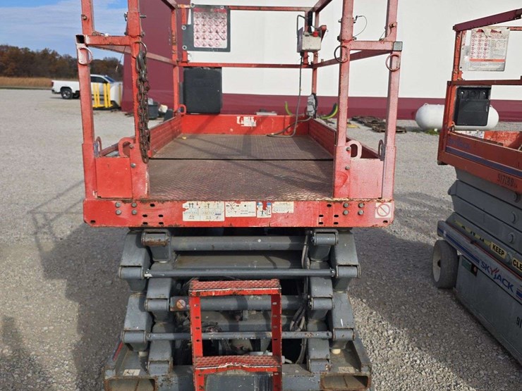 2015-skyjack-sj4632-electric-scissor-lift-297.9-hours,-everything-works-as-it-should,-38ft-working-height-image-5