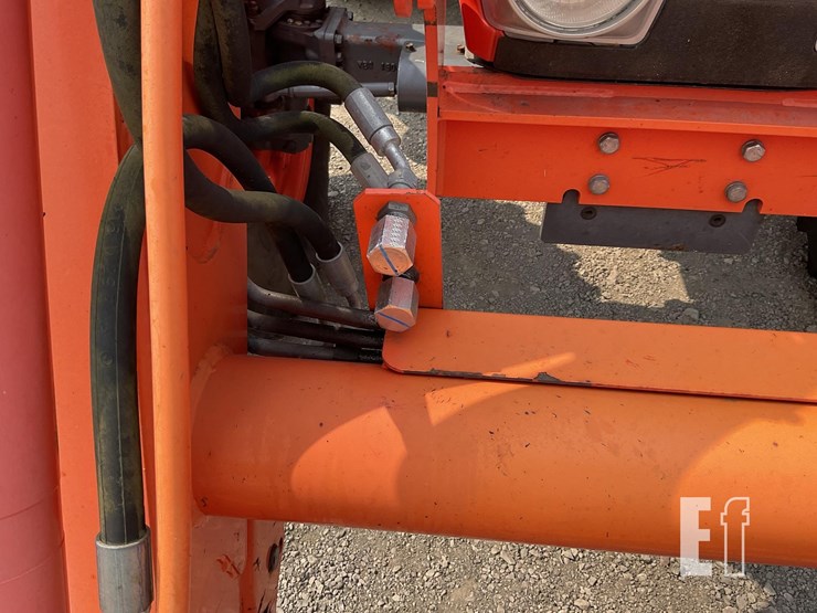 2015-kubota-m6-111-image-12