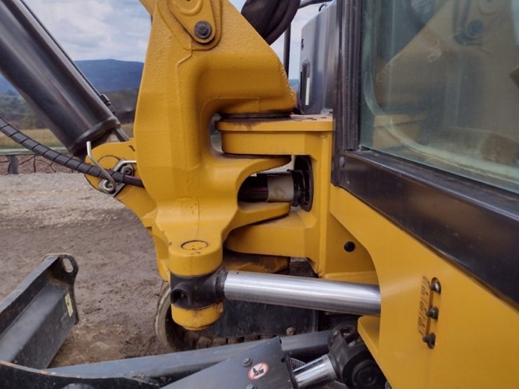 23-caterpillar-306-cr-image-26