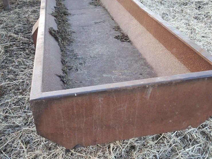 steel-feed-bunk-on-legs,-20ft,-46''-wide-image-2