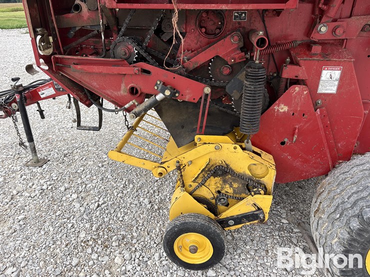 2005-new-holland-br780-image-18