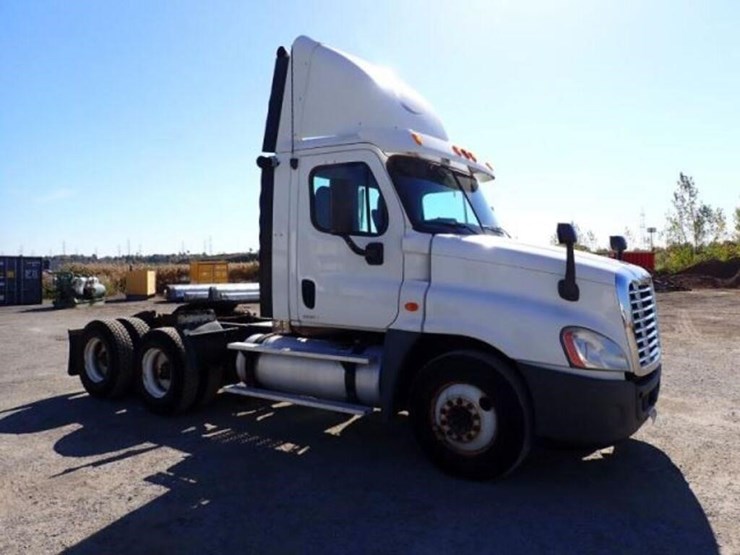 2010-freightliner-cascadia-t/a-hiway-tractor---day-image-3