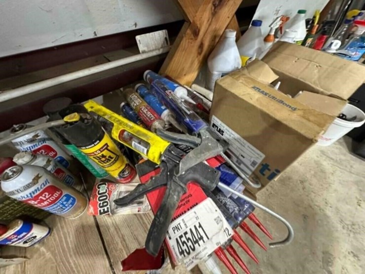 contents-of-shelf-sealants,-caulking,-cleaners-image-4