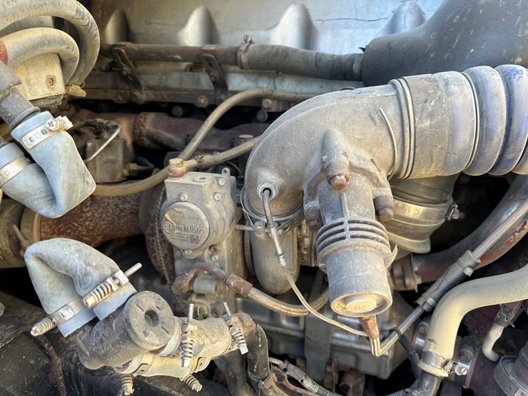 #33710-•-2011-mack-cxu-t/a-sleeper-truck-tractor-1m1aw09y3bm013638-image-62