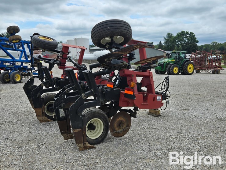 unverferth-130-zone-builder-no-till-ripper-image-5