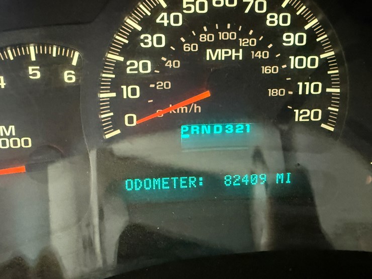 2004-chevrolet-suburban-image-67