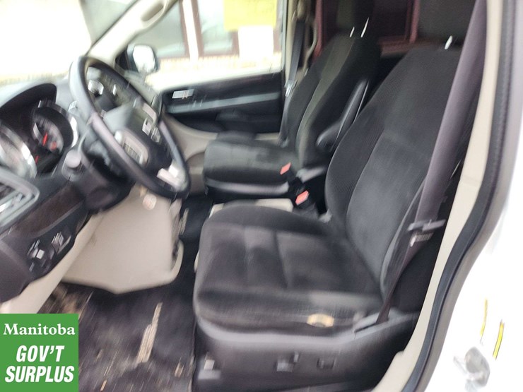 2015-dodge-grand-caravan-image-12