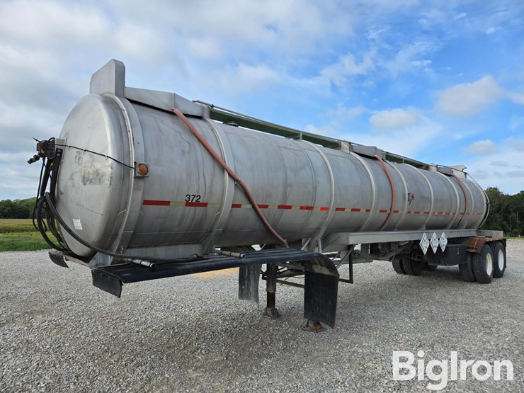 1969-j&l-3500-gal-t/a-ss-tanker-trailer-image-1