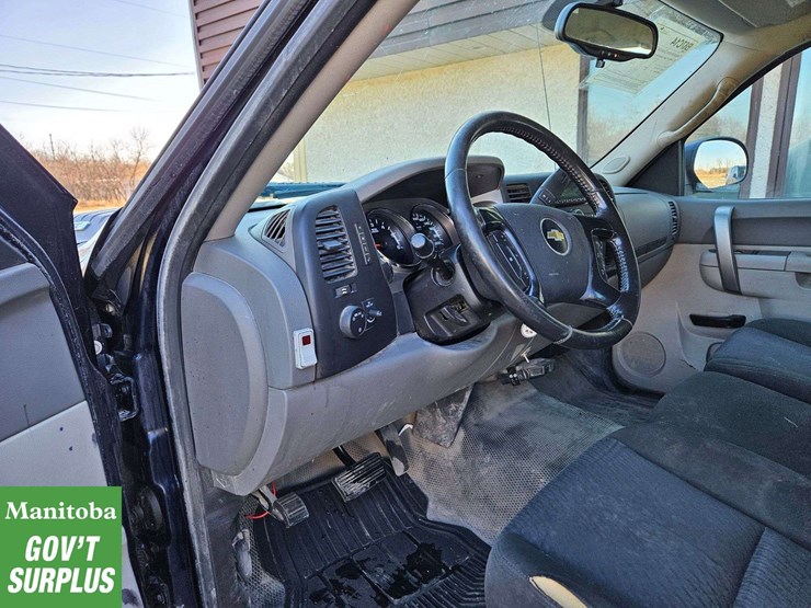 2012-chevrolet-silverado-2500hd-image-25