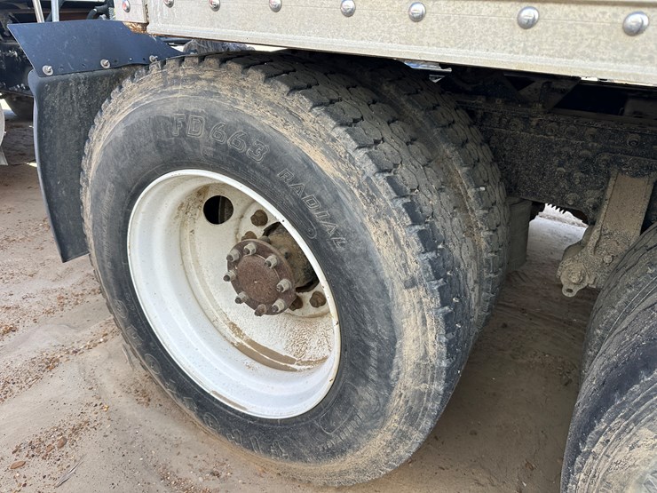 #33704-•-2011-mack-cxu-t/a-sleeper-truck-tractor-1m1aw09y8bm013165-image-7