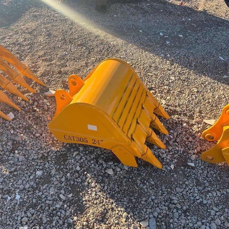 CAT305 24IN EXCAVATOR BUCKET