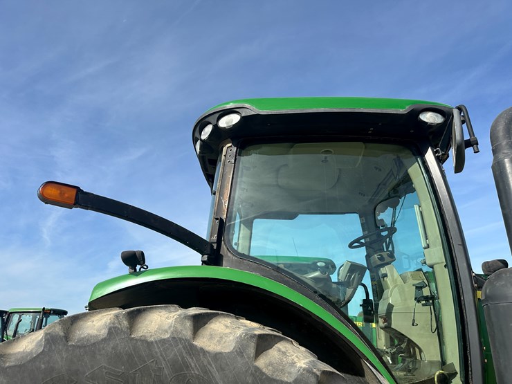 2013-john-deere-8285r-image-35