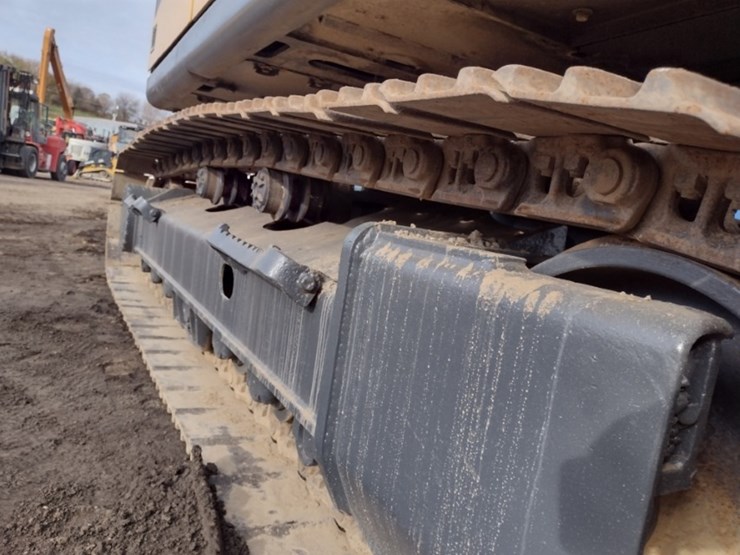 7-volvo-ec160c-image-35