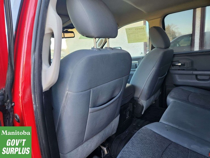 2015-dodge-1500-image-32