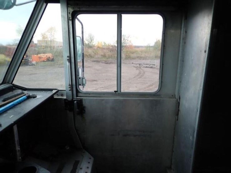 2013-freightliner-mt55-image-28