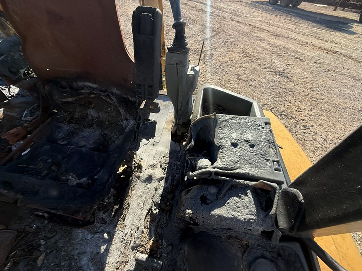 caterpillar-420d-image-87