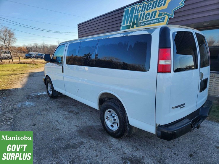 2012-chevrolet-express-2500-image-2