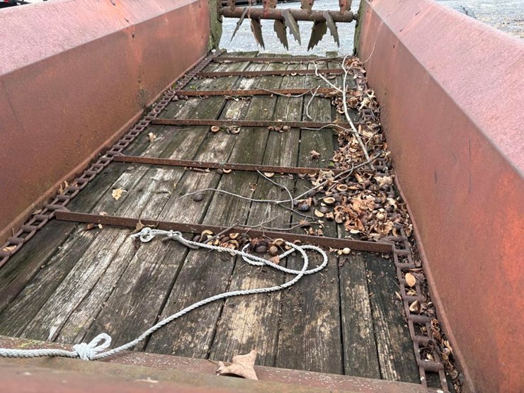 new-holland-329-image-4