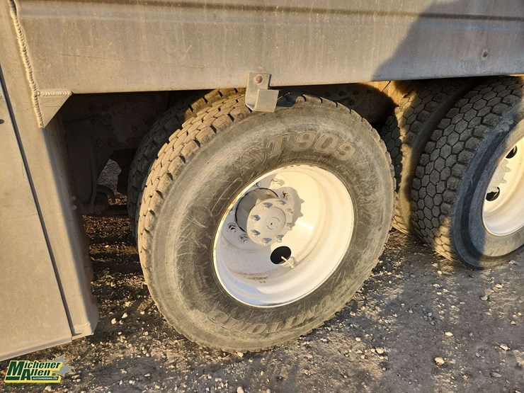 2002-sterling-lt9500-image-11