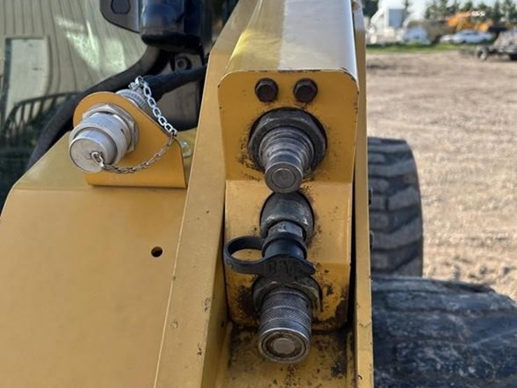 2019-caterpillar-262d3-image-6