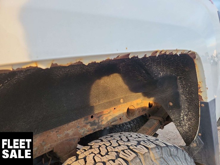 2015-chevrolet-silverado-2500hd-image-33