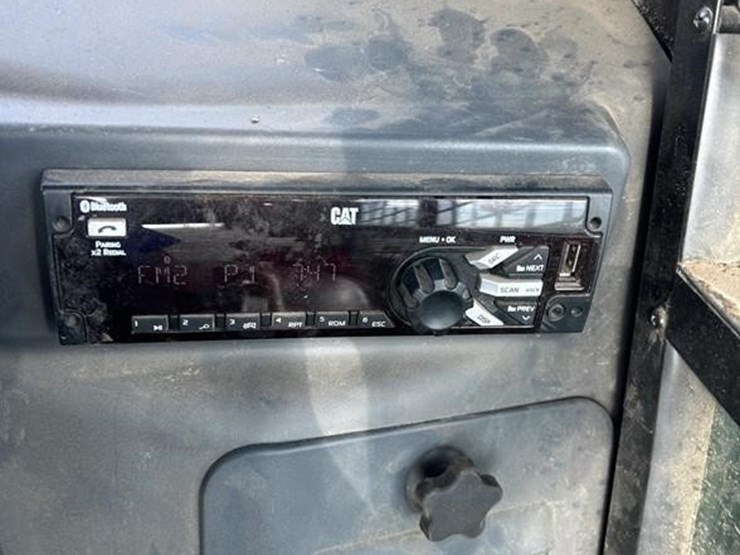 2019-caterpillar-262d3-image-30