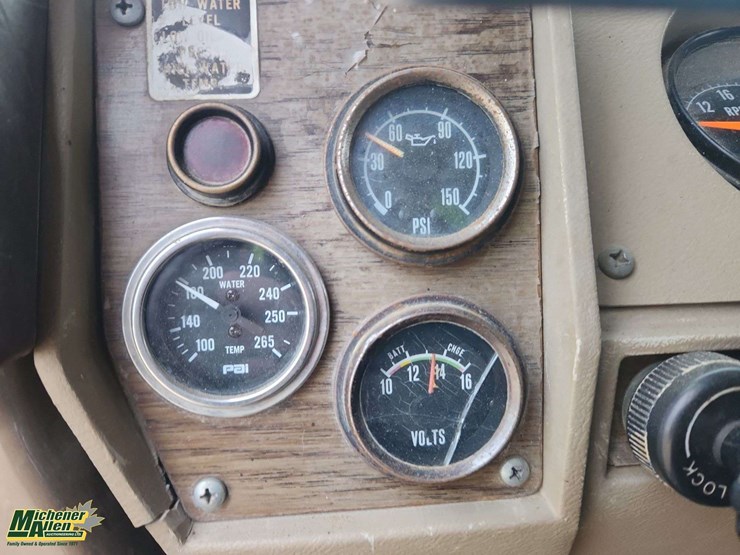 1976-mack-r600-image-10