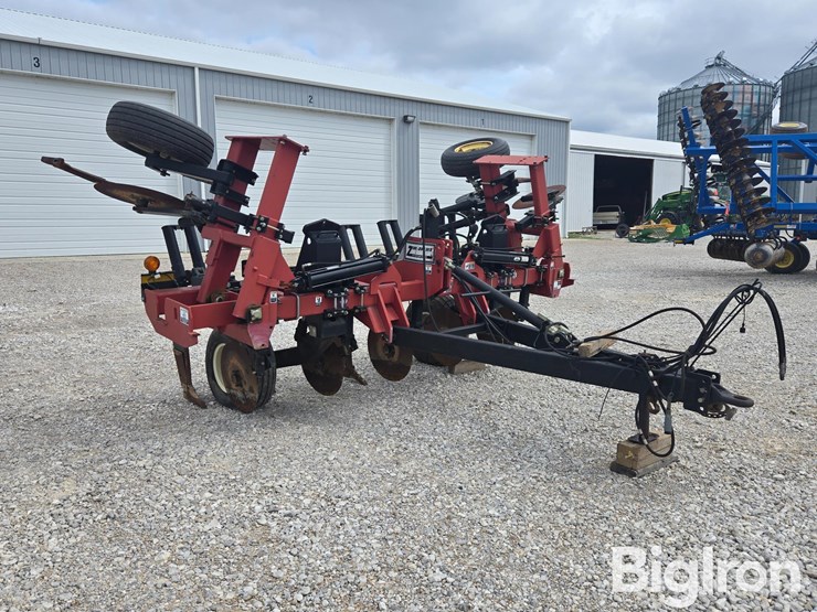 unverferth-130-zone-builder-no-till-ripper-image-3