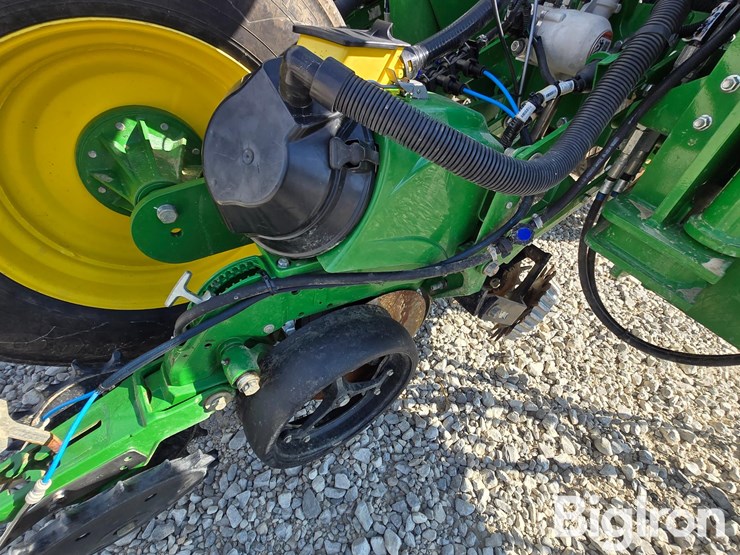 2019-john-deere-1775nt-image-12