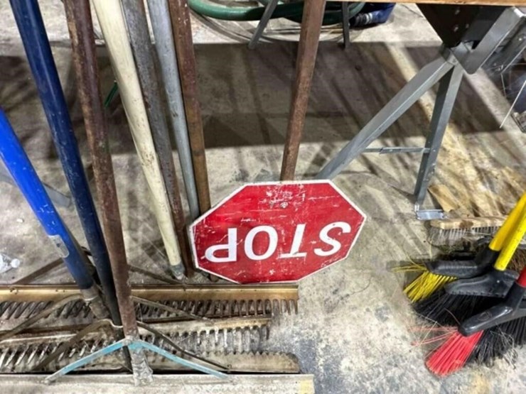 4-metal-rakes-&-stop-sign-image-3
