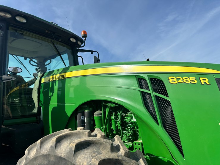 2013-john-deere-8285r-image-26