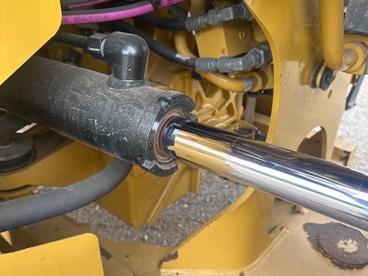 2020-caterpillar-962m-image-19