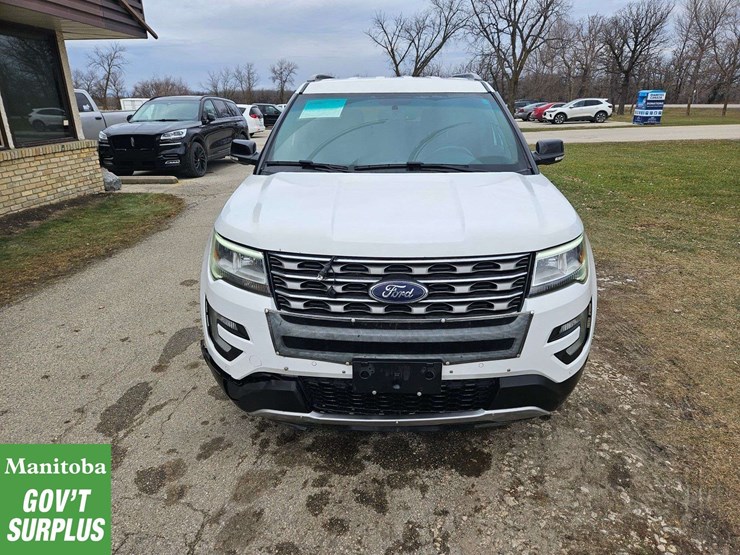 2017-ford-explorer-xlt-image-12