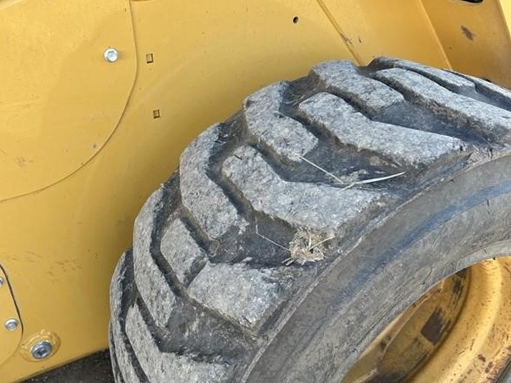 2019-caterpillar-262d3-image-8