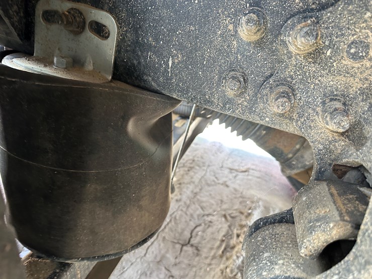 #33710-•-2011-mack-cxu-t/a-sleeper-truck-tractor-1m1aw09y3bm013638-image-24