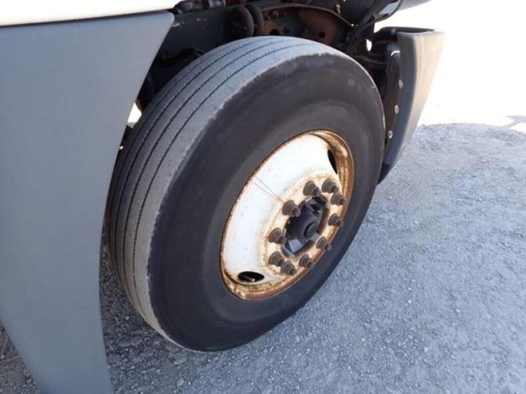 2010-freightliner-cascadia-t/a-hiway-tractor---day-image-35