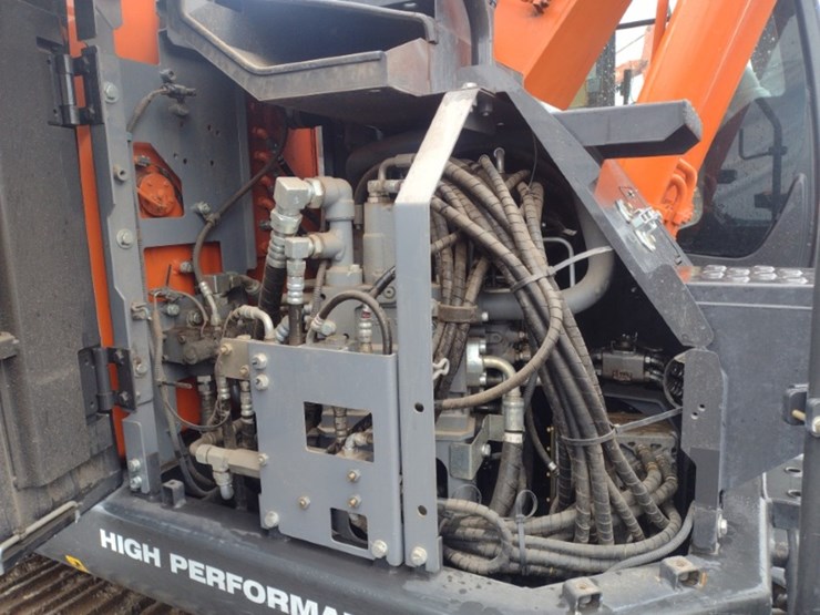 hitachi-zx135us-6-image-44