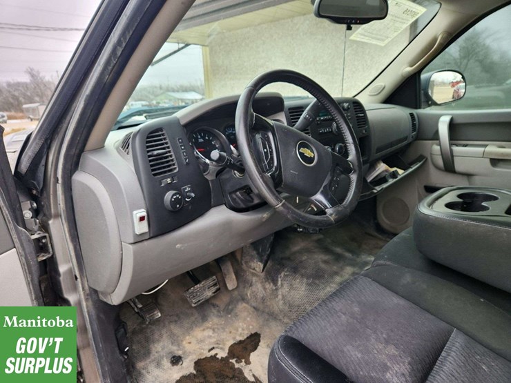 2012-chevrolet-silverado-2500hd-image-27