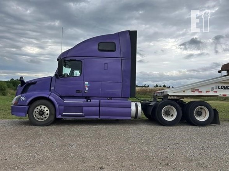 volvo-vnl42t670-image-4