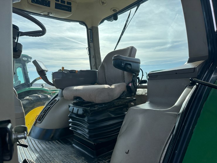 2010-john-deere-8295r-image-56