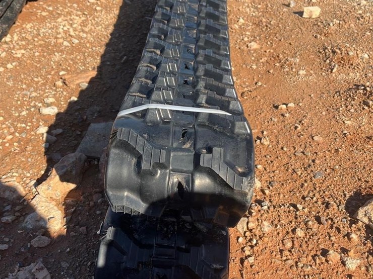 heavy-duty-rubber-tracks-image-3