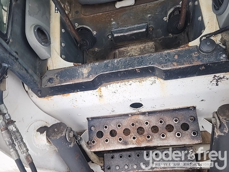 2007-bobcat-s300-image-20