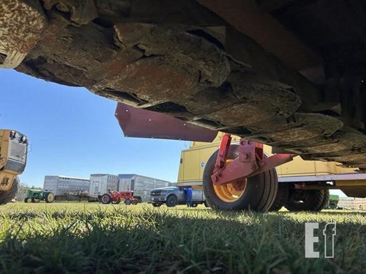 2014-new-holland-h7460-image-26