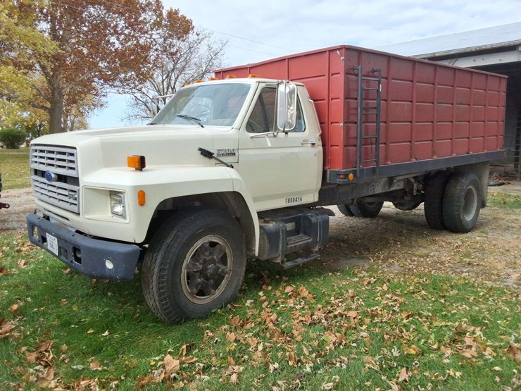 1989-ford-700-image-1