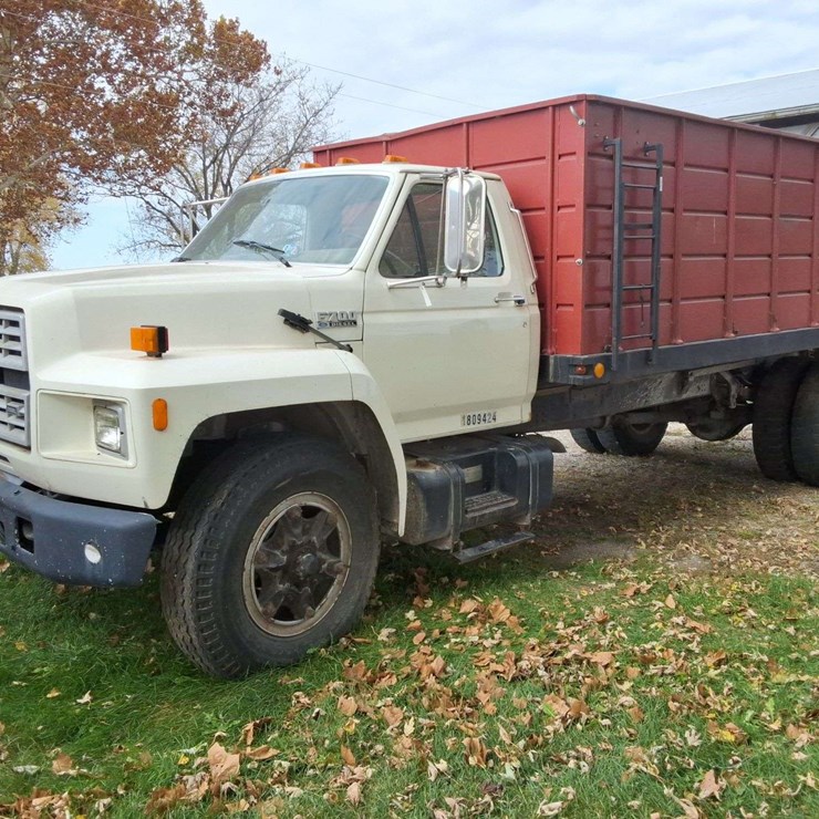 1989 FORD 700