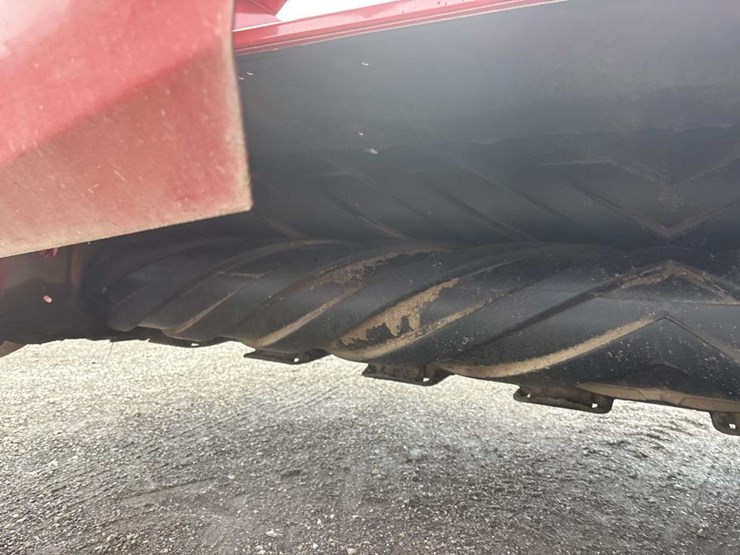 2021-new-holland-210-image-11