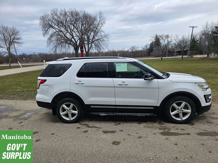 2017-ford-explorer-xlt-image-6