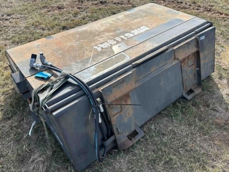 2014-bobcat-skid-steer-sweeper-bucket-image-3